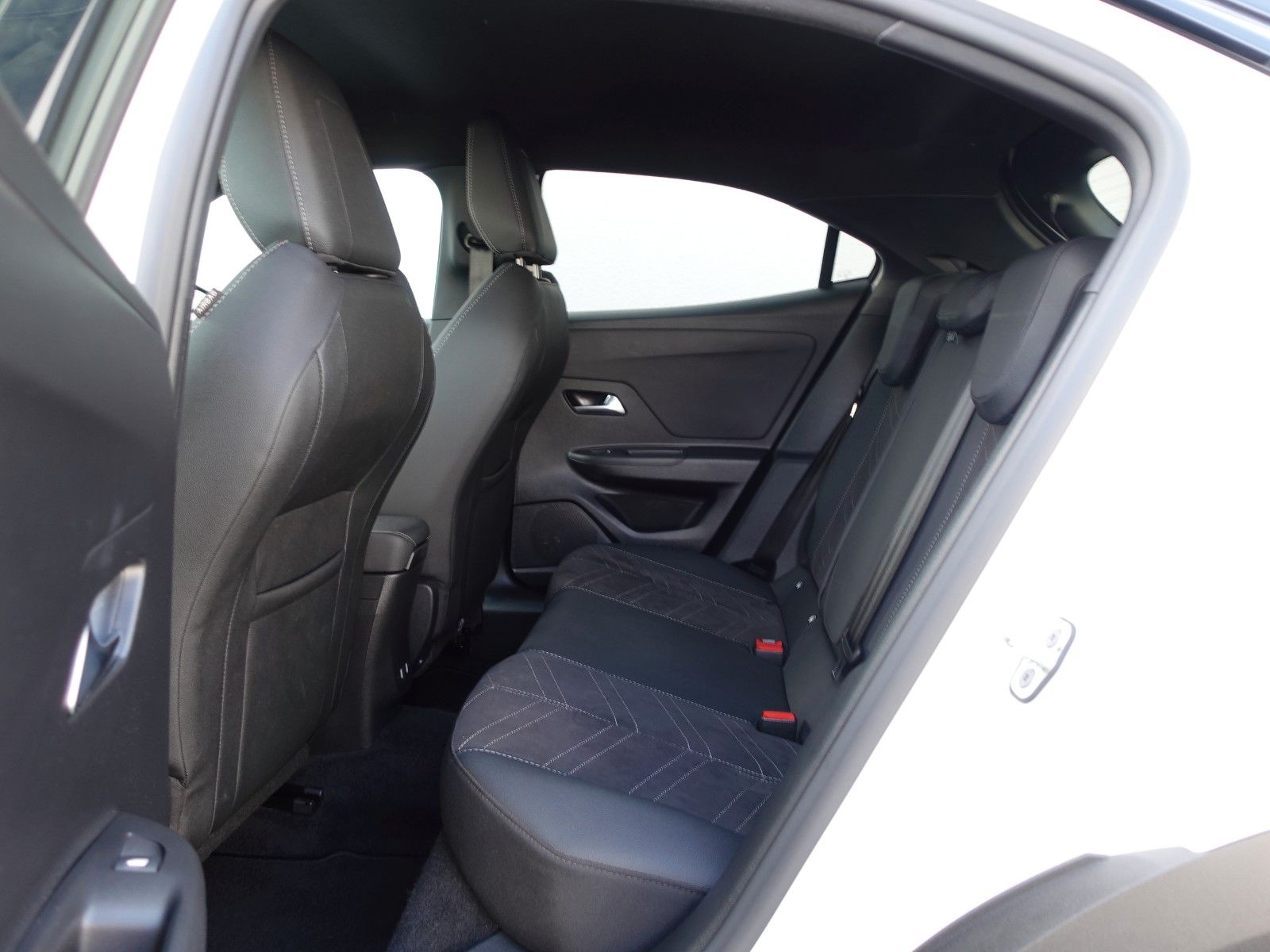 Fahrzeugabbildung Opel Mokka GS 1.2T,10"Navi,Kamera,Sitzhzg,Allwetter