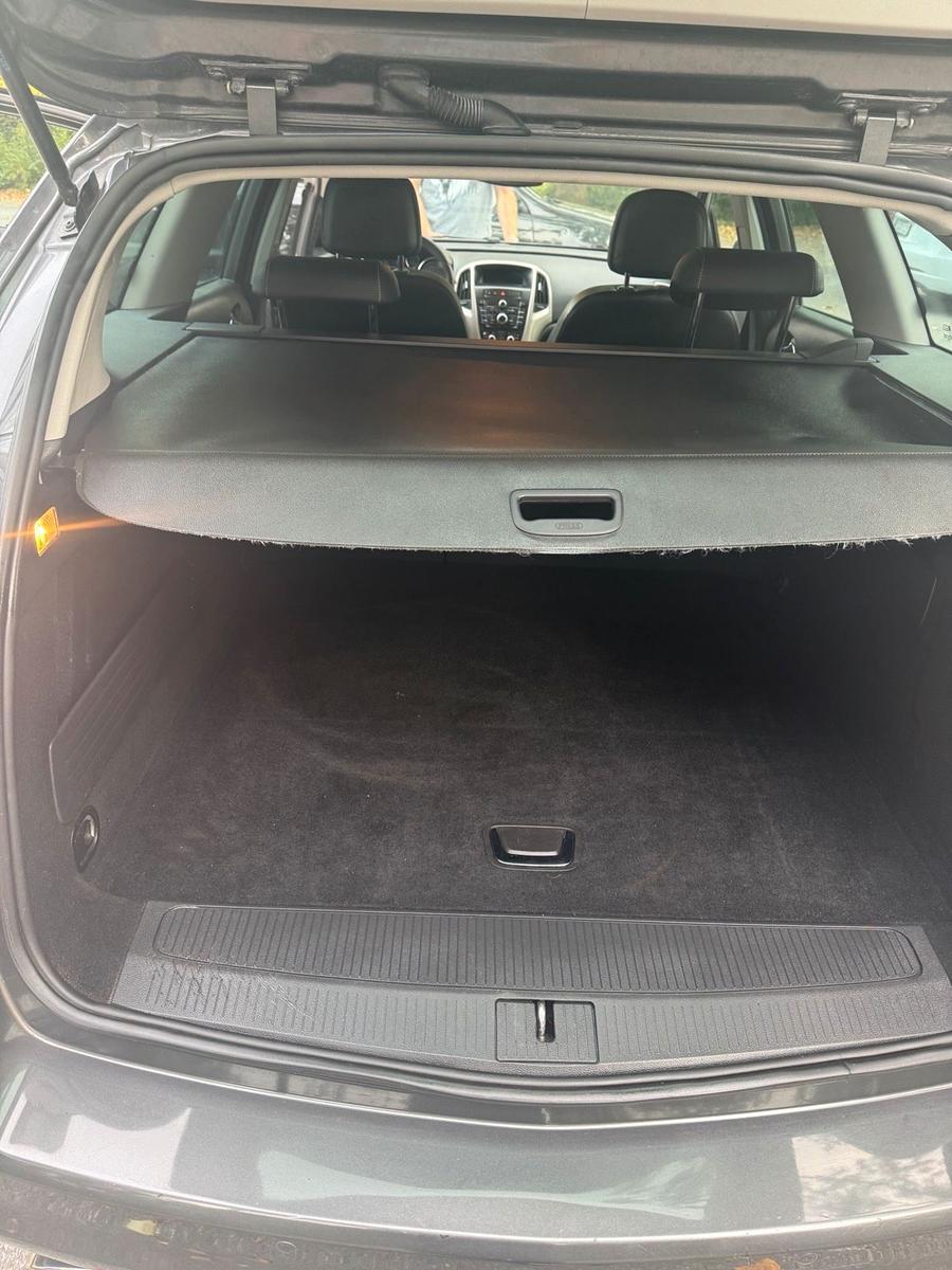 Opel Astra 2012 — photo 11