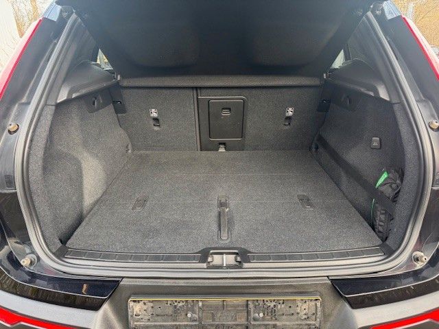 Fahrzeugabbildung Volvo XC 40 XC40 Momentum Pro KAMERA LEDER ASSISTENTEN