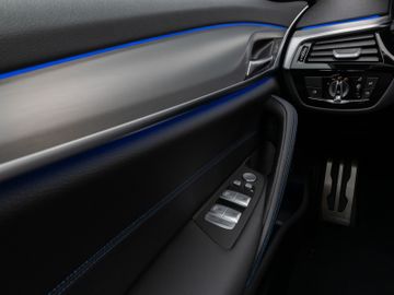 Fahrzeugabbildung BMW 540d xD Tour M Sport HUD HiFi Laserlicht 19``