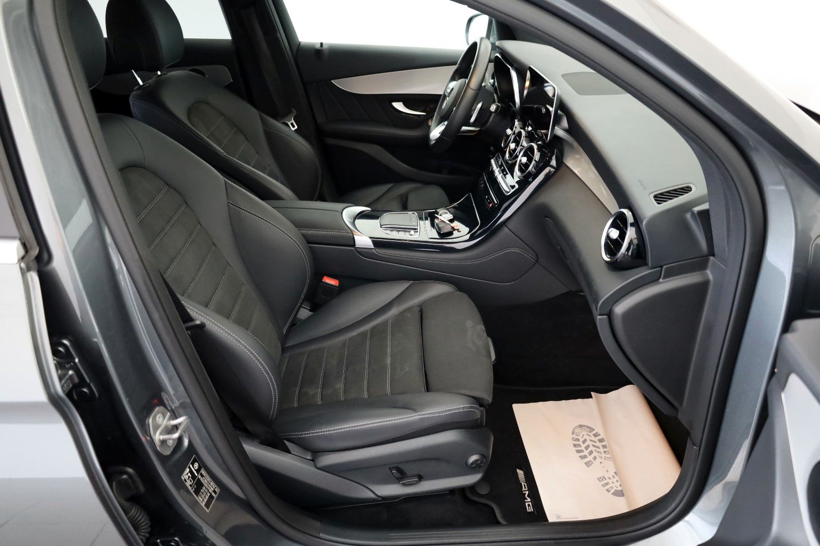 Fahrzeugabbildung Mercedes-Benz GLC 300e 4M Coupe AMG T.Leder,Navi,LED,ParkPaket