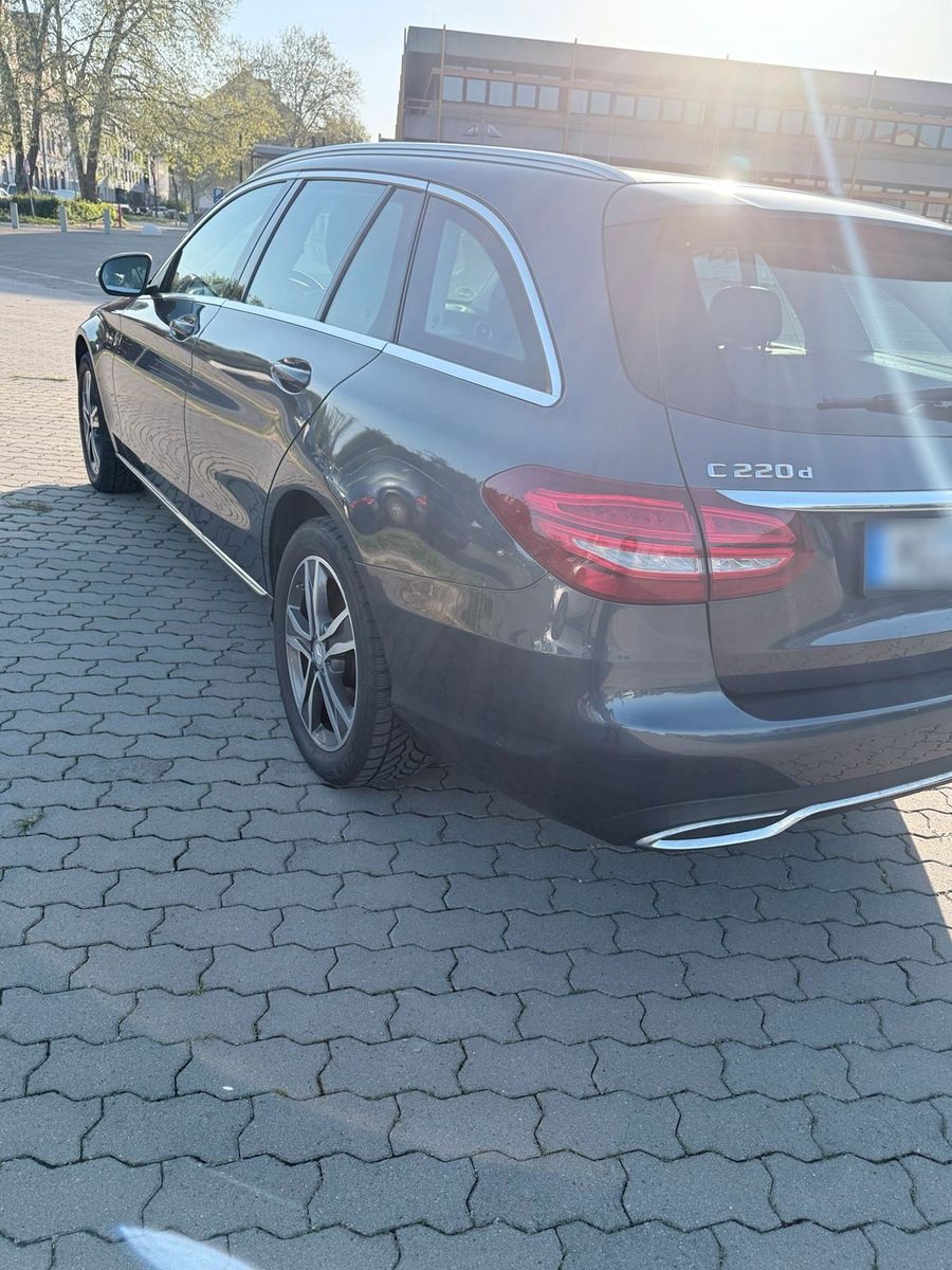 MERCEDES-BENZ Mercedes C220d