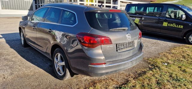 Opel Astra J Sports Tourer Exklusiv 1,4 Benzin NAVI