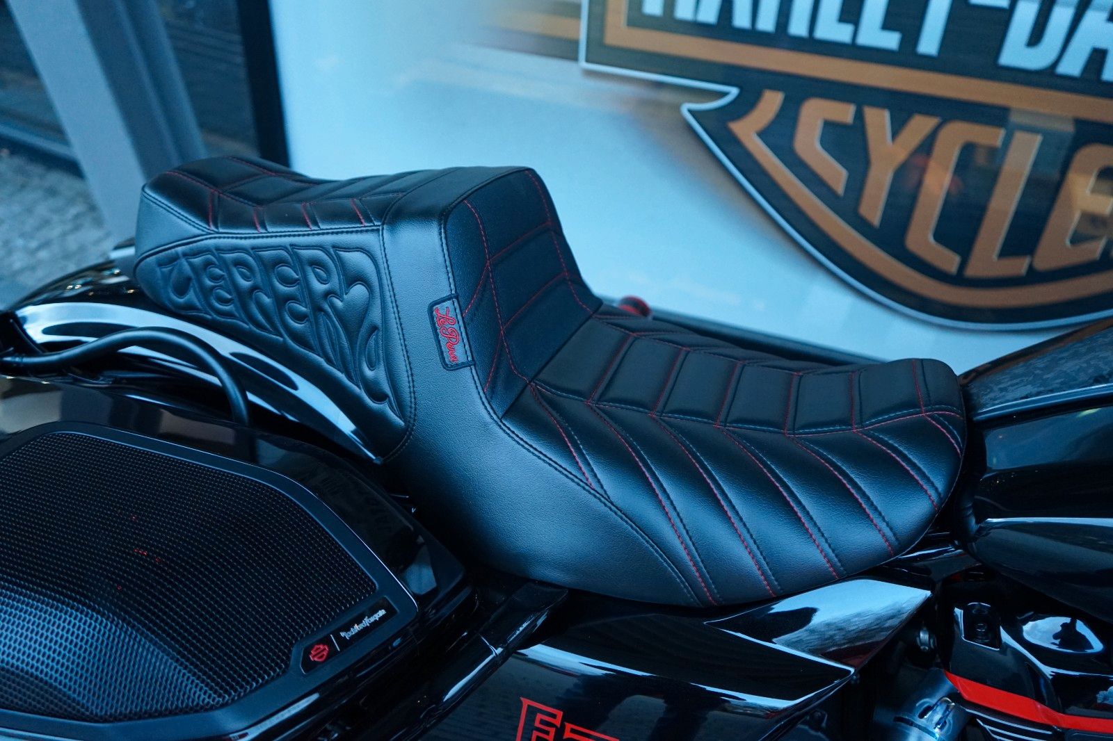 Fahrzeugabbildung Harley-Davidson Road Glide ST CVO CLUBSTYLE