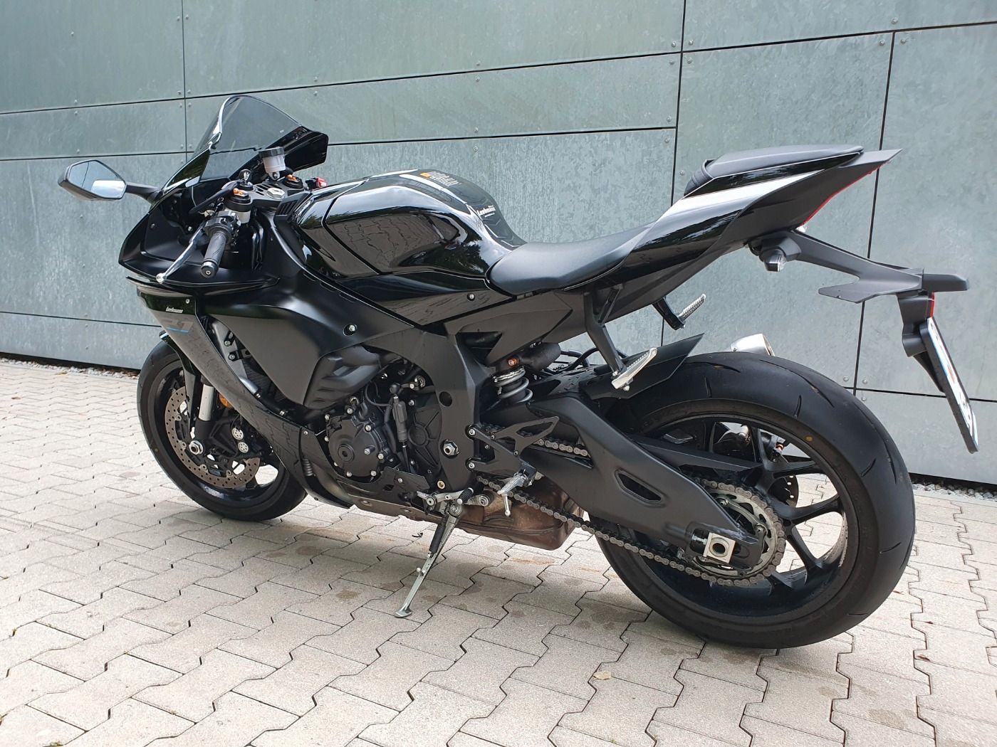 Fahrzeugabbildung Yamaha YZF R 1