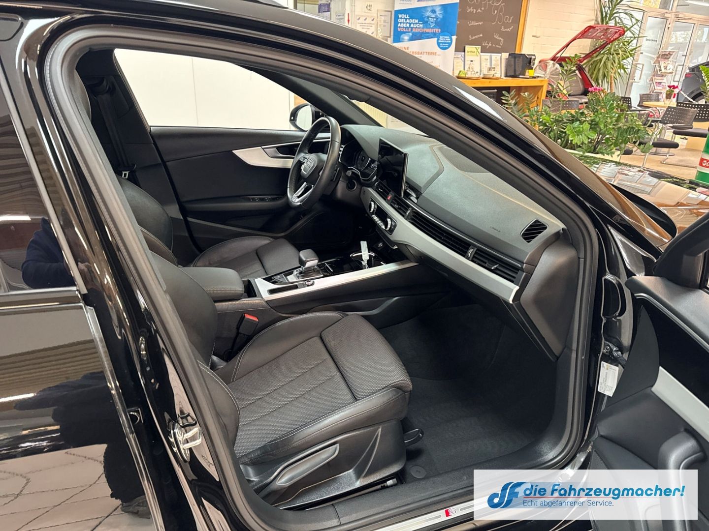 Fahrzeugabbildung Audi A4 Avant 35 TFSI S line Navi Leder LED ACC El. H