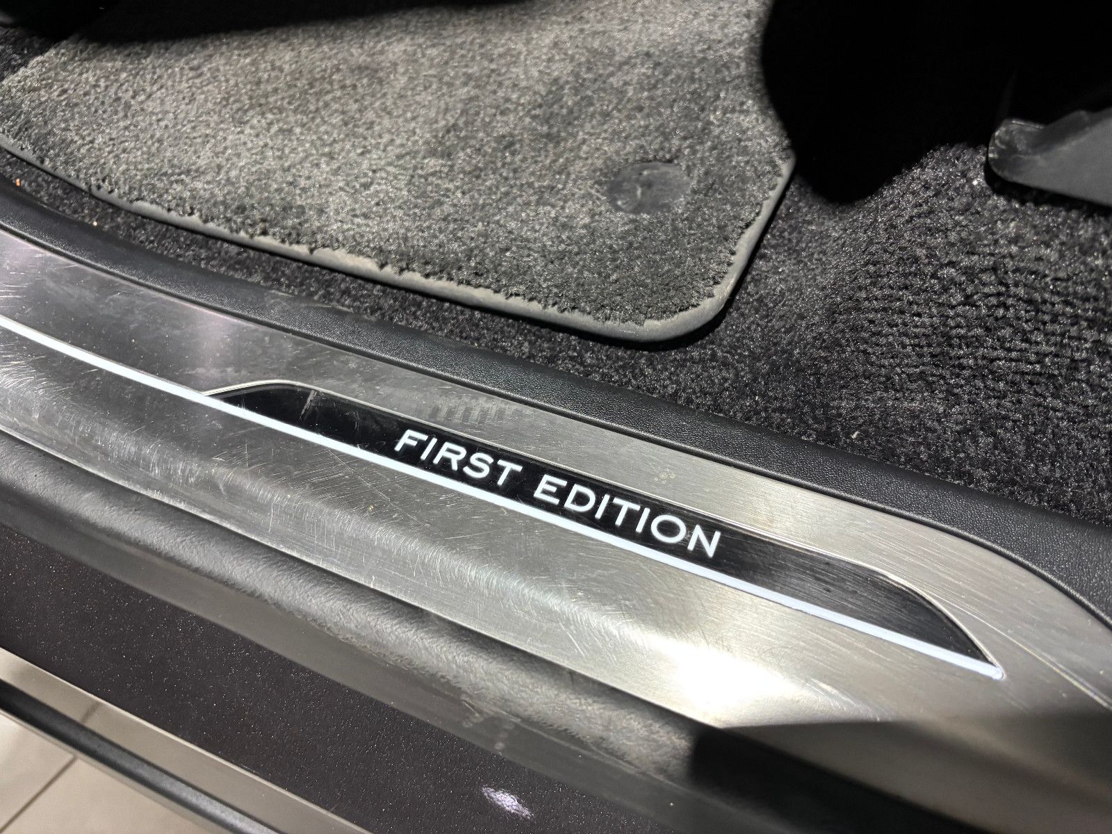 Fahrzeugabbildung Land Rover D350 First Edition/Autobiography/Fond-TV/VOLL