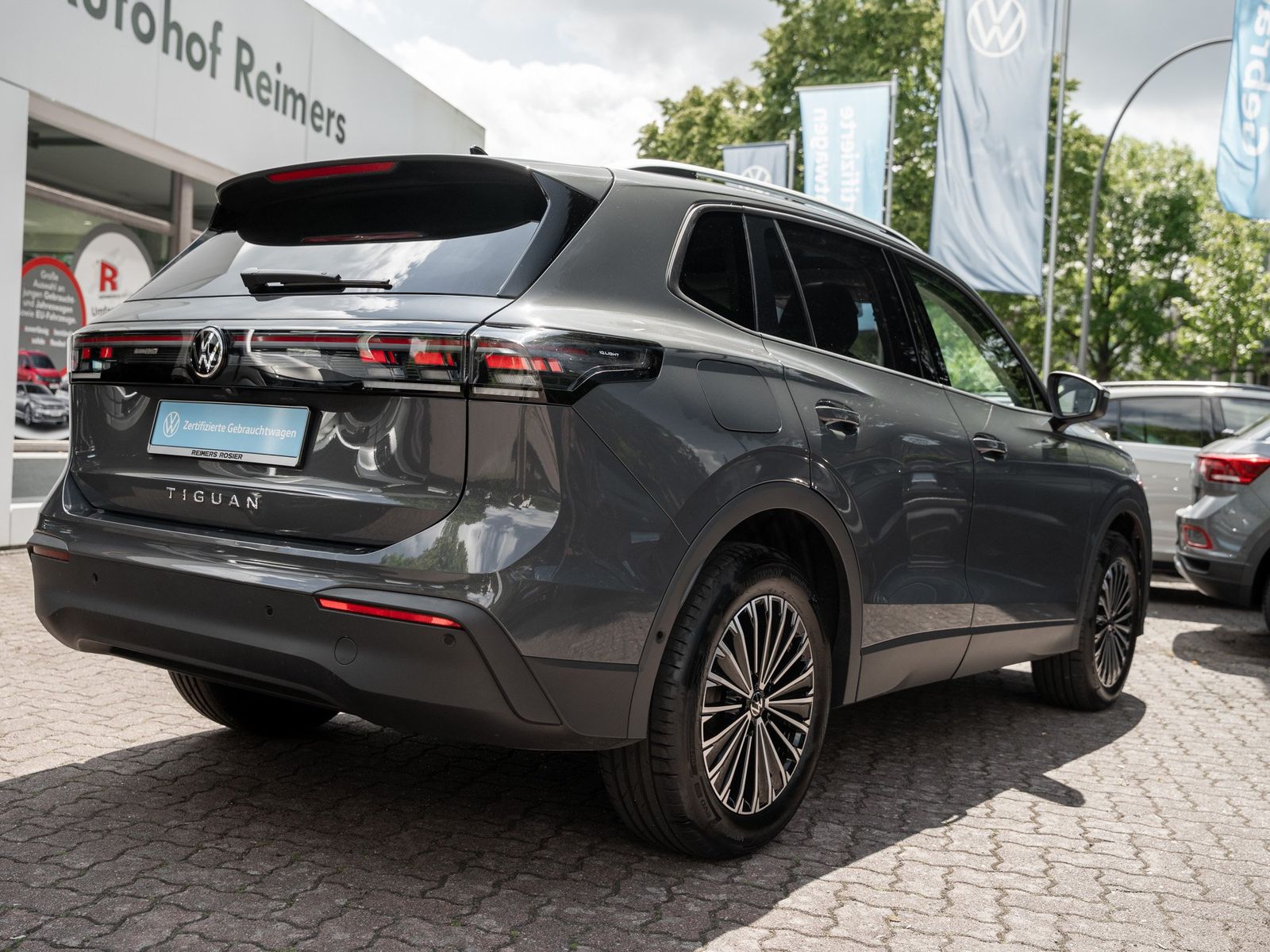 Volkswagen Tiguan Life Pano IQLight AHK Kam. Navi Pano 360 foto 4