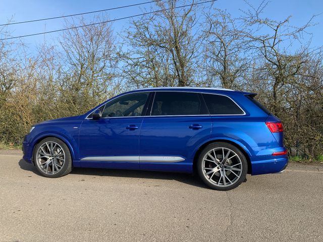 AUDI Q7 3.0 TDI quattro S-Line/7-Sitze/AHK/Bose/