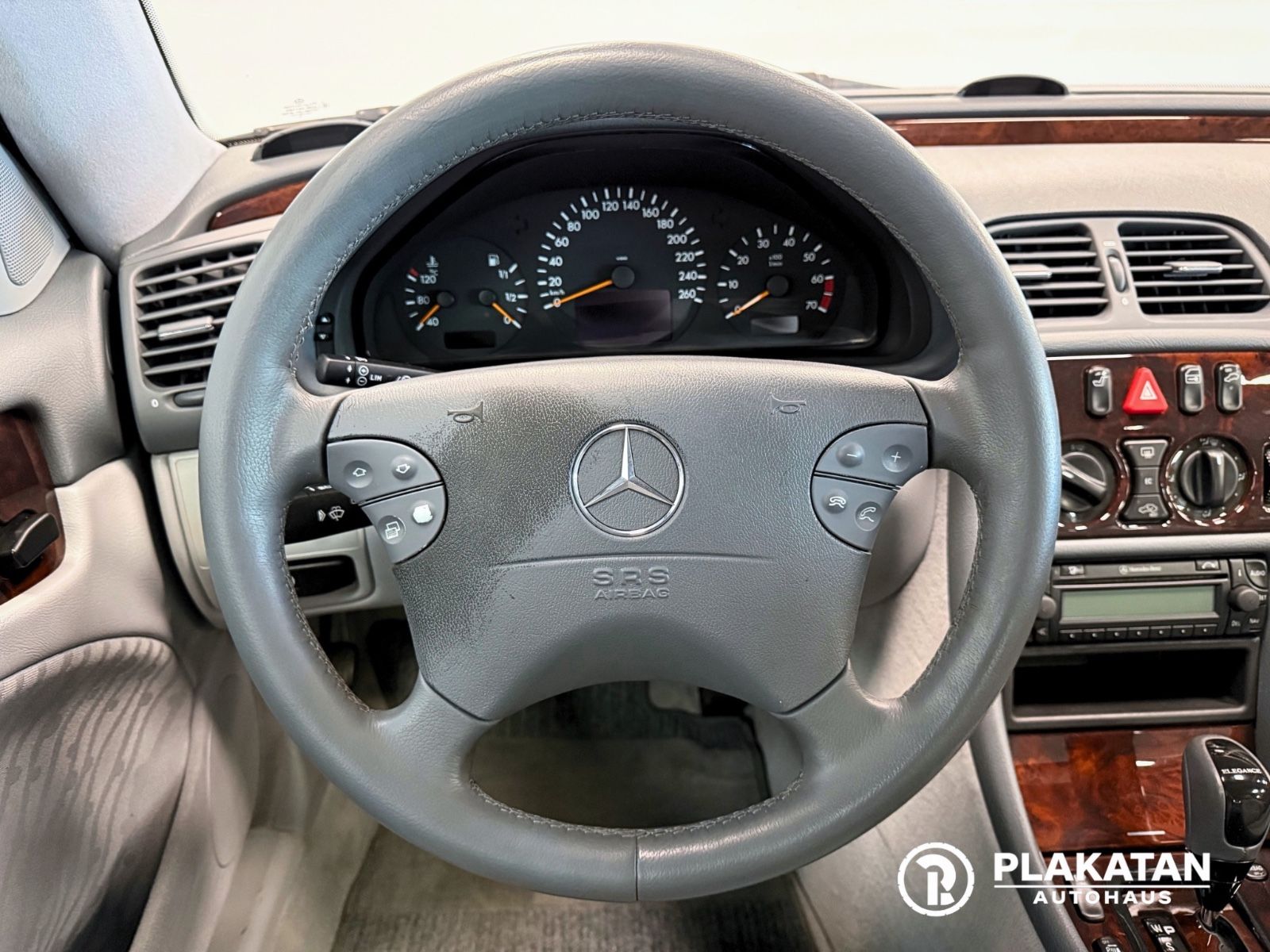 Fahrzeugabbildung Mercedes-Benz CLK 320 Elegance V6 Tempomat MB-Service