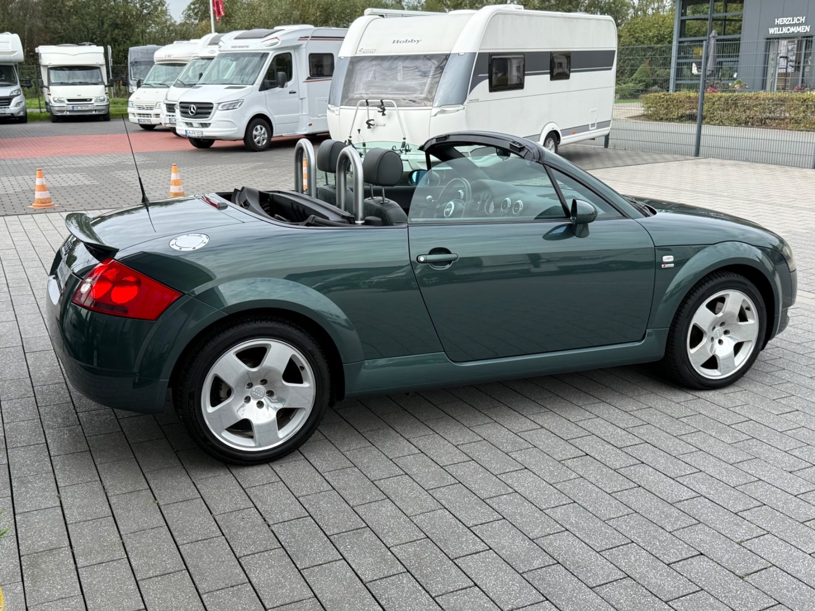 Fahrzeugabbildung Audi TT Roadster 1.8T quattro S-Line CABRIO LEDER SHZ