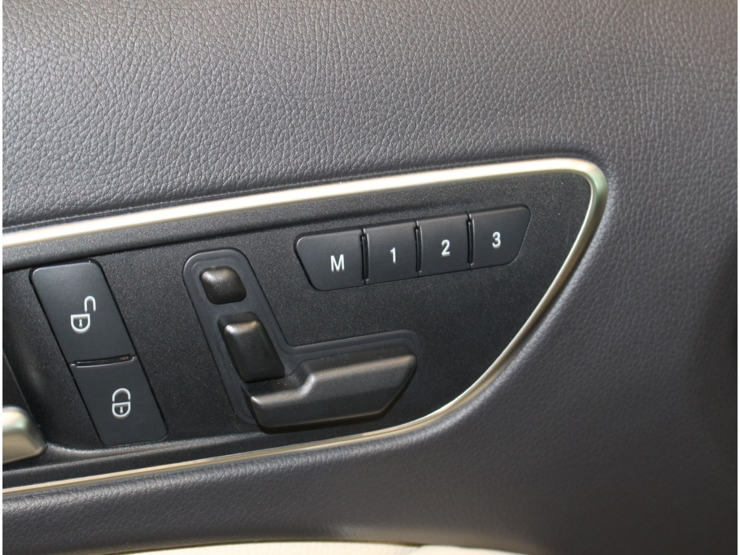 Fahrzeugabbildung Mercedes-Benz GLA 250 - 4Matic*Score*Navi*Pano*Kamera*