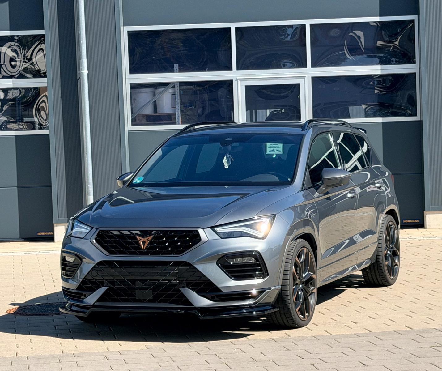 Cupra Ateca *AKRAPOVIC*BREMBO*BEATS*360°*AHK*el.Sitze*
