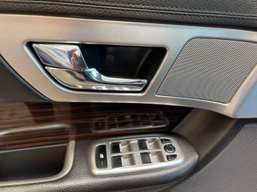 Jaguar XF 2.2 Diesel *LEDER*KAM*NAVI*PDC*SZHZ*XENON*