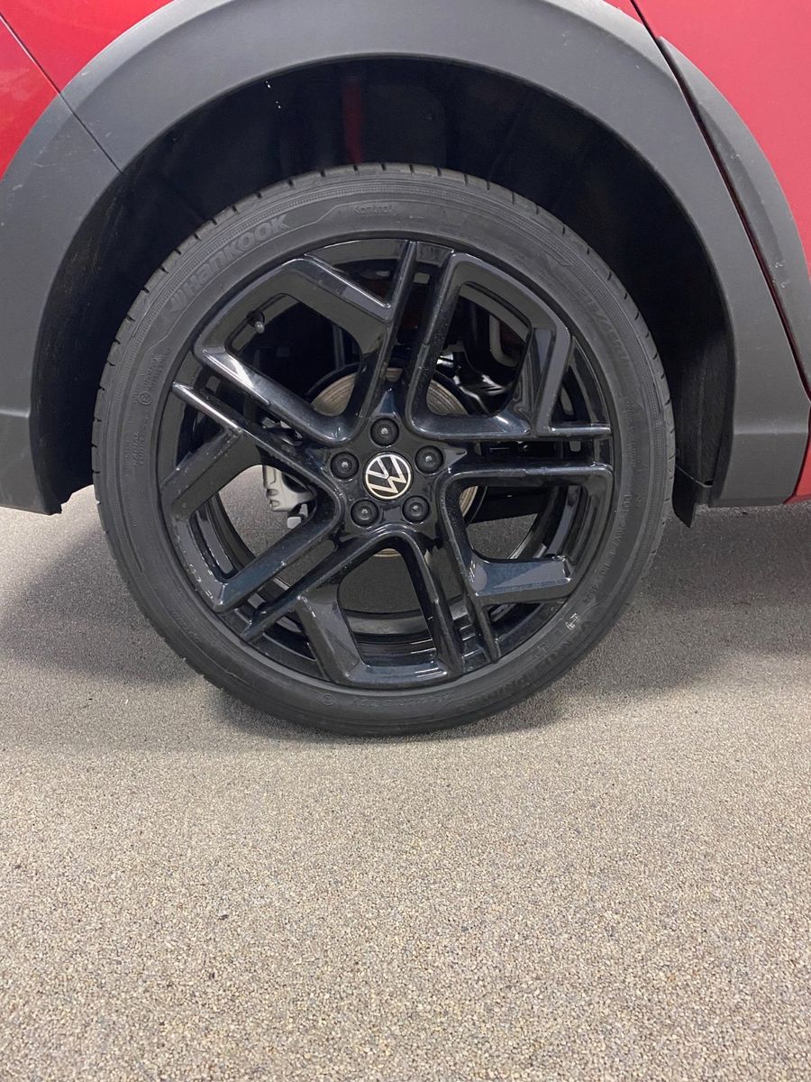 Fahrzeugabbildung Volkswagen Taigo 1.5 TSI DSG R-LINE+Black Style+ACC+Matrix+