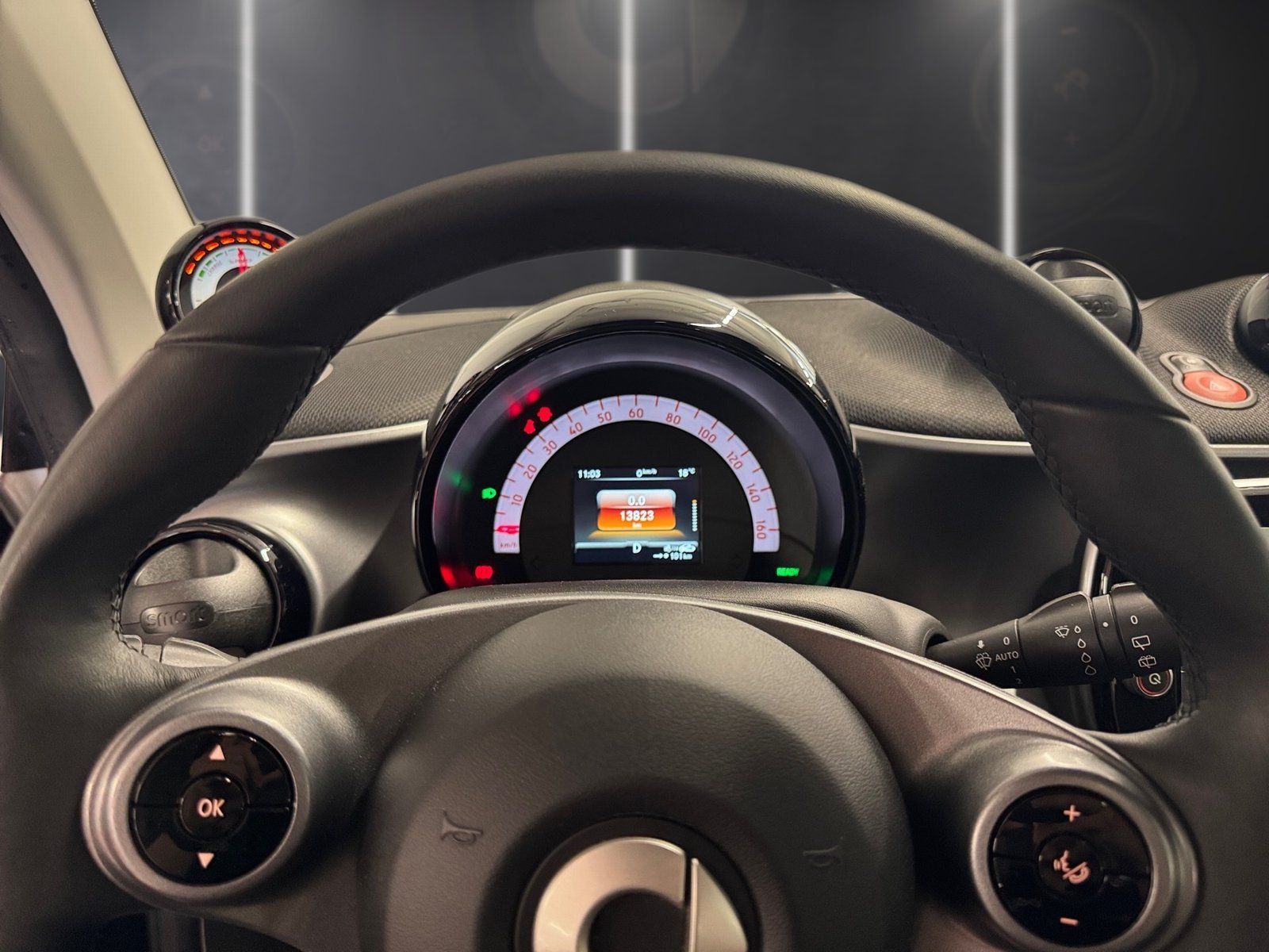 Fahrzeugabbildung Smart smart EQ fortwo Exclusive*Pano*LED*Kamera*22kW*