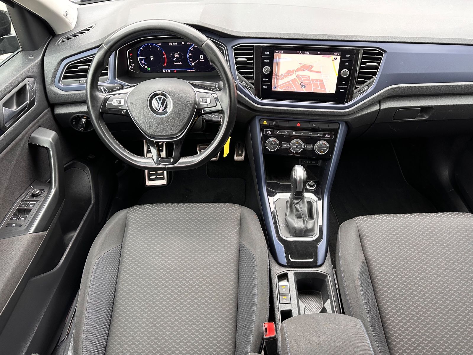Fahrzeugabbildung Volkswagen T-Roc R Line 2.0 TDI DSG AHK/Beats/Navi/App/19"