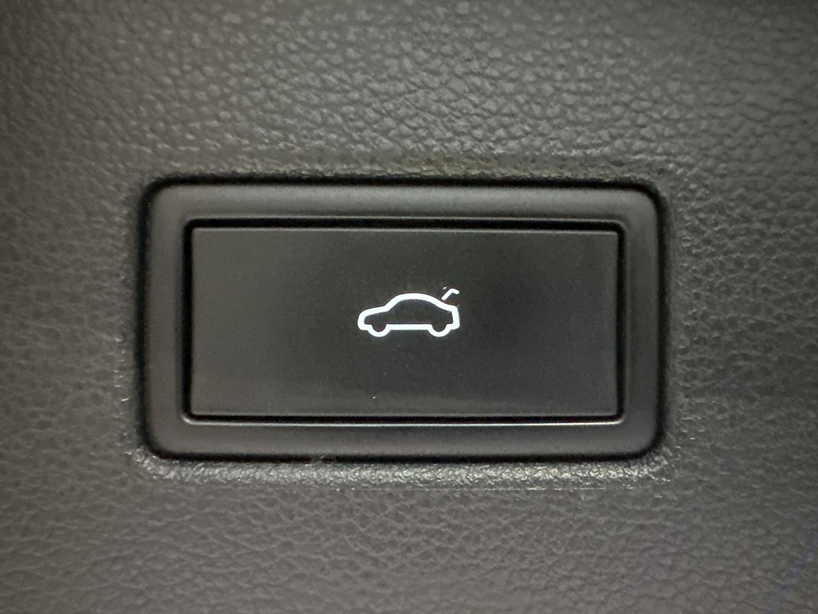 Fahrzeugabbildung Volkswagen Tiguan 2.0 TSI Elegance 4M NAV+LED+KAMERA+19ZOLL