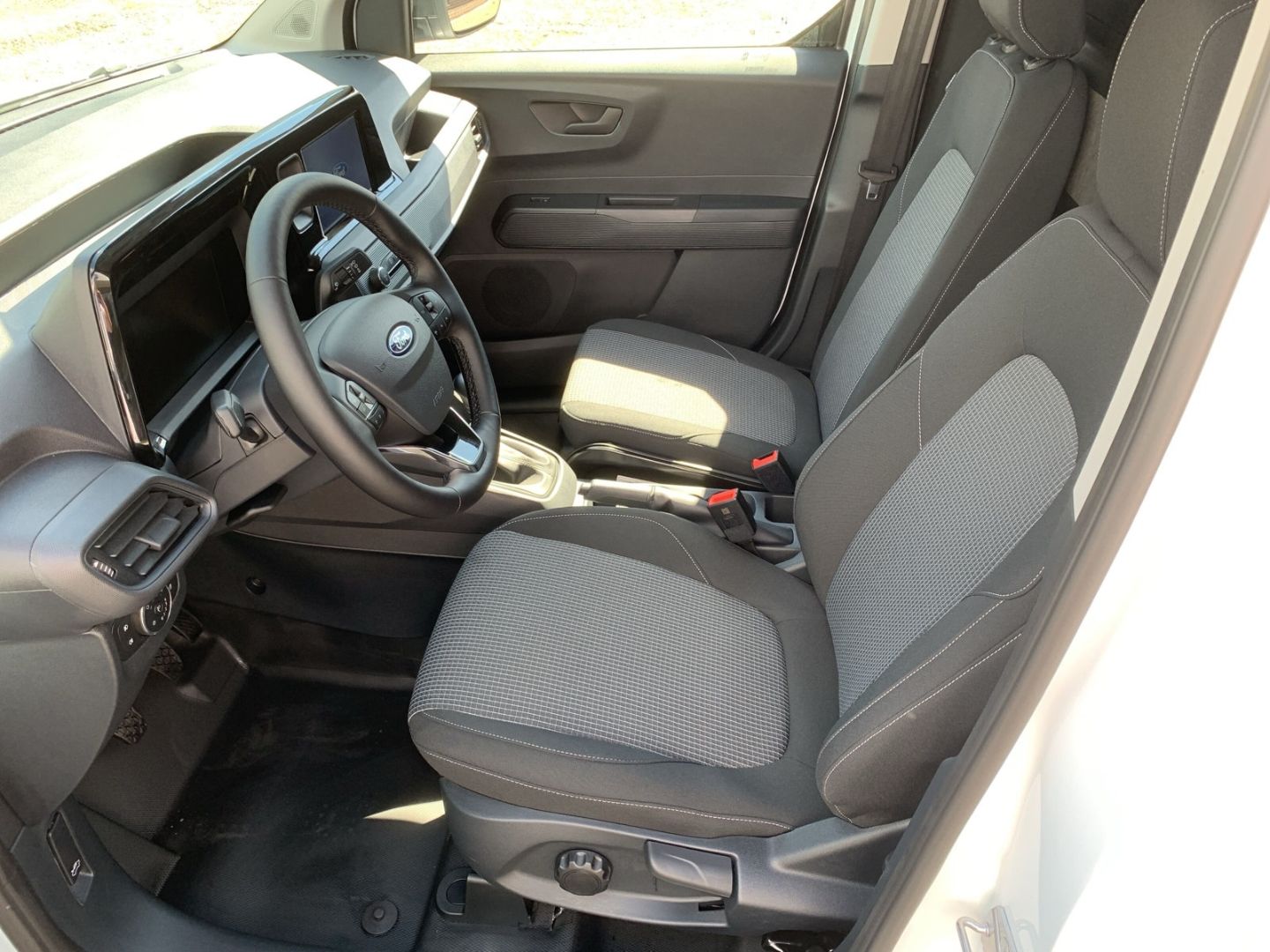 Fahrzeugabbildung Ford Transit Courier Trend 1.0 EcoBoost EU6e LKW,Nutz
