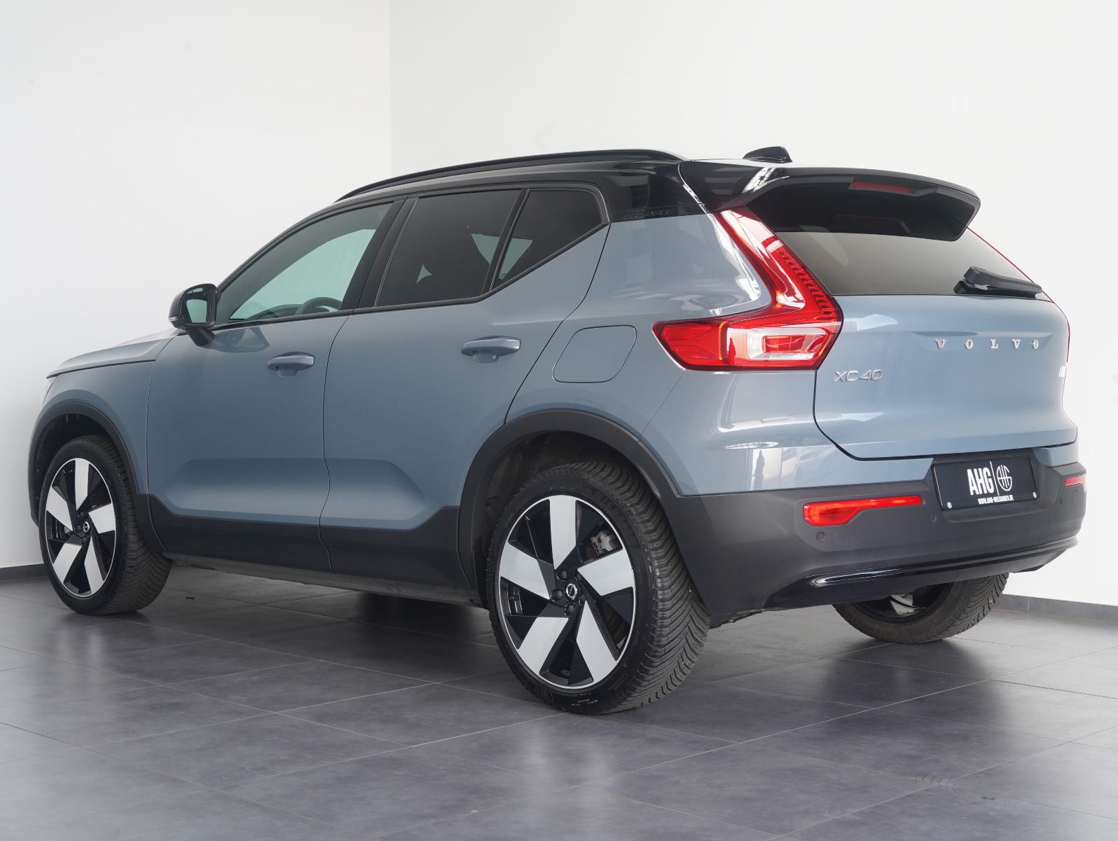 Fahrzeugabbildung Volvo XC40 Core Recharge Pure Electric AWD