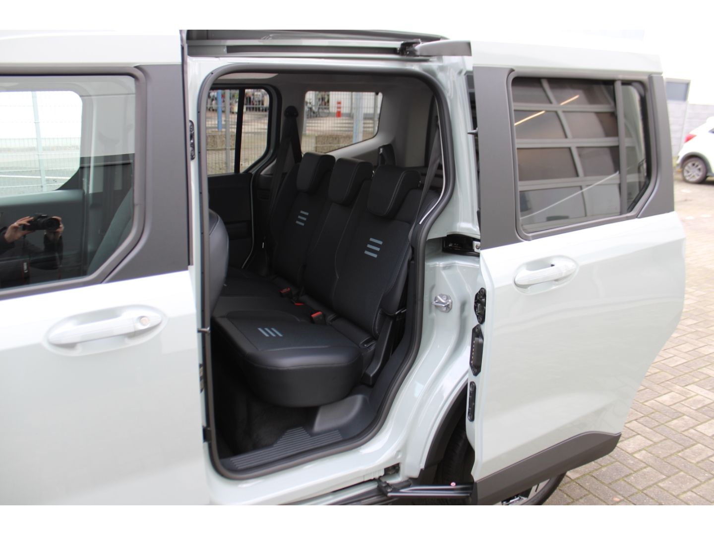 Fahrzeugabbildung Ford Tourneo Courier Active1,0 EcoBoost ACC Navi TWA