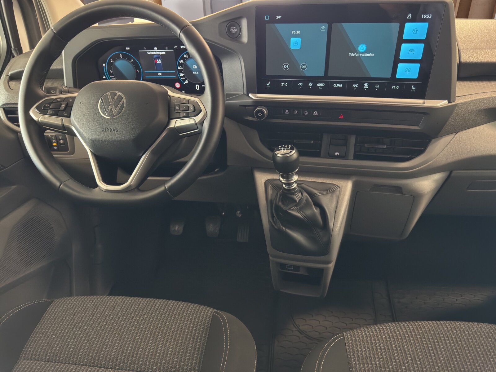 Fahrzeugabbildung Volkswagen Transporter Kasten 2.0 TDI KR 6-Gang AHK APP GJR