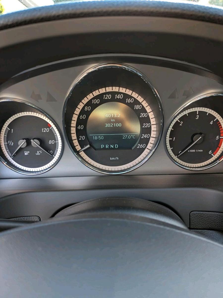 Mercedes-Benz C250 2010 — photo 12