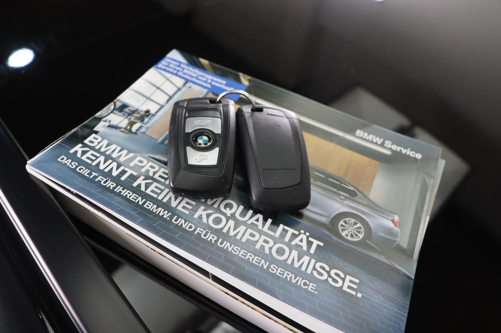 Fahrzeugabbildung BMW 320 i Advantage * LED * 1.Hand * Service neu Tou