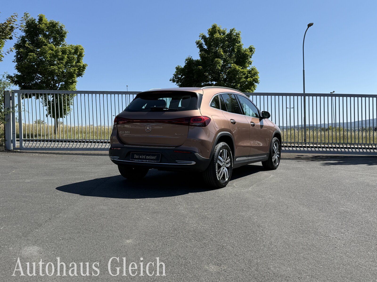 Fahrzeugabbildung Mercedes-Benz EQA 300 Progressive 4Matic Navi/Pano.-Dach/Klima