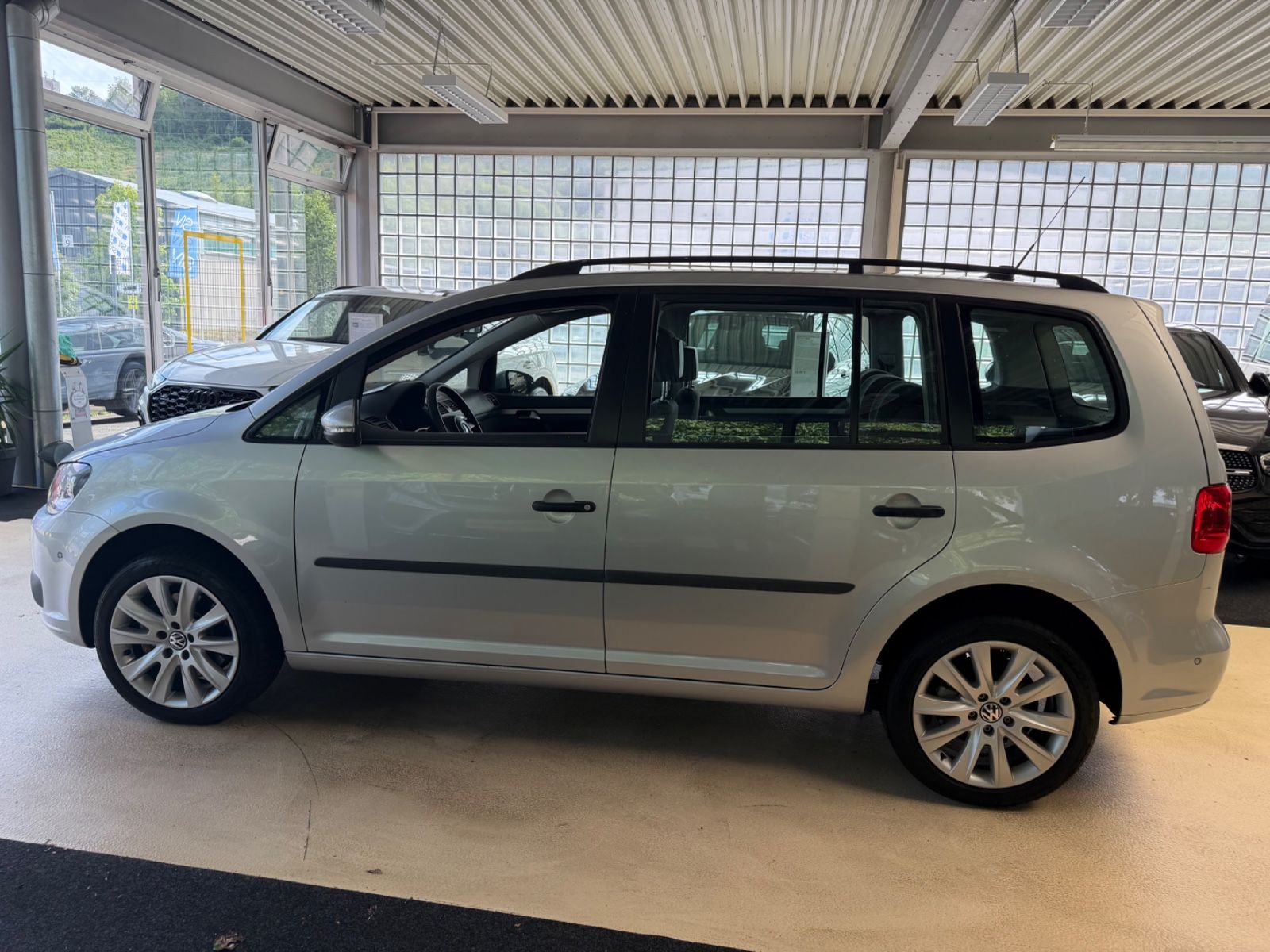 Fahrzeugabbildung Volkswagen Touran 2.0 TDI DSG