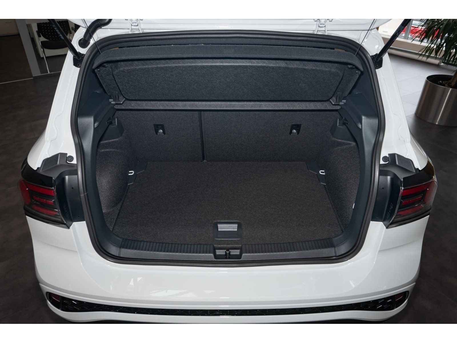Fahrzeugabbildung Volkswagen T-Cross R-Line TSI *LED*Cam*Navi*