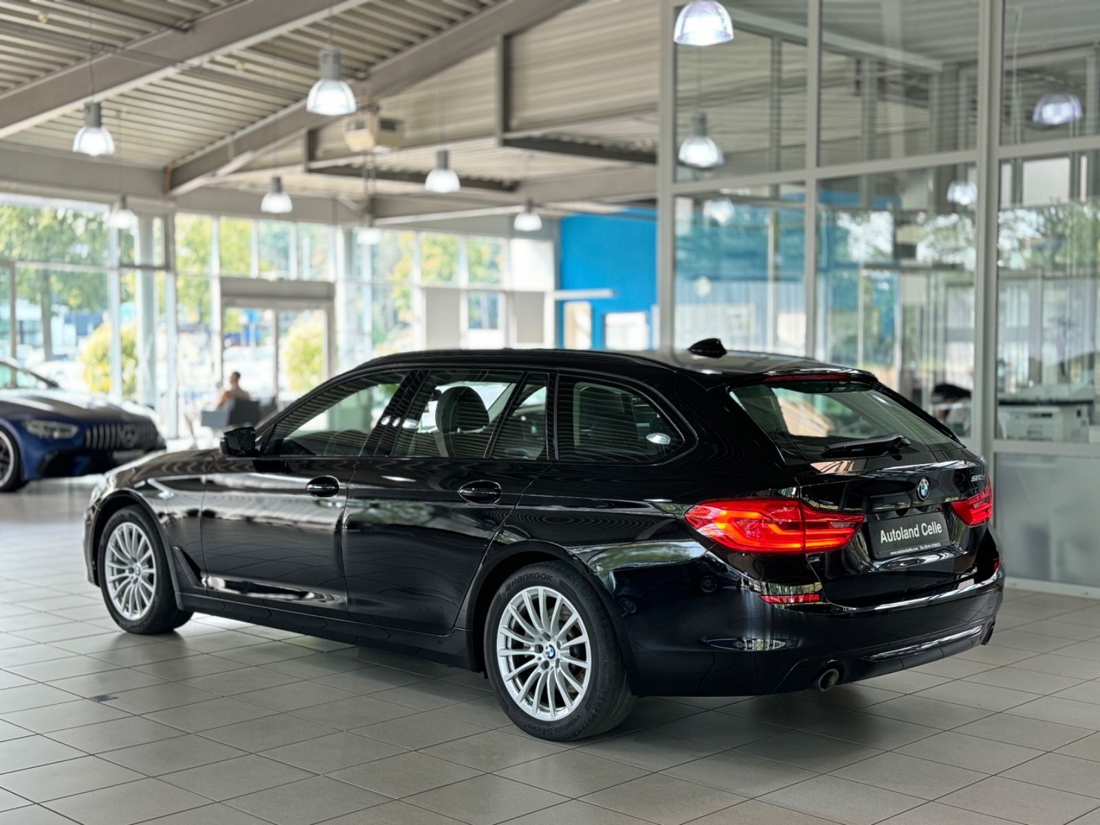 Fahrzeugabbildung BMW 520d Sport Line ACC Kamera HUD HiFi Alarm Komfo