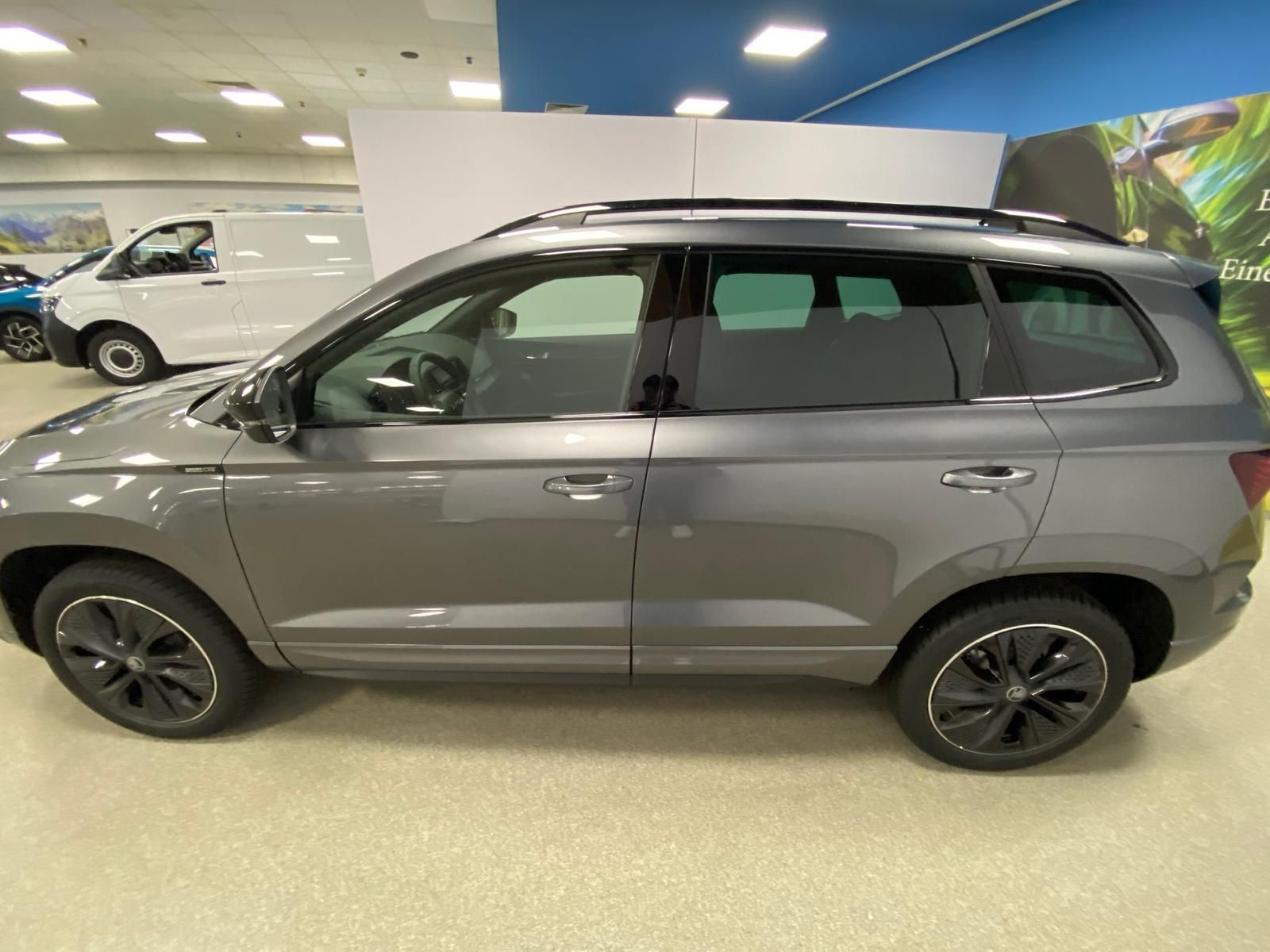 Fahrzeugabbildung SKODA Karoq 1.5 TSI SPORTLINE+MATRIX+ACC+AHK+APP+RFK++