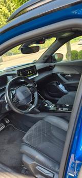 Peugeot 2008 PureTech 155 EAT8 GT GT - Peugeot 2008: Blau