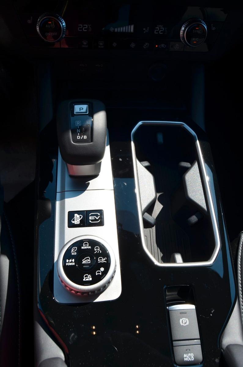 Mitsubishi Outlander 2.4 PHEV Select AT 4WD LED ele. Heck.