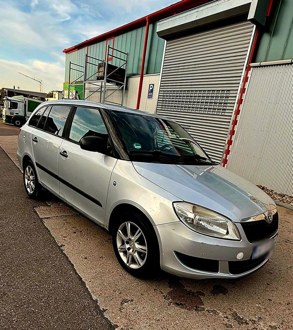 Skoda Fabia 2011 — engine 75 HP (55kW)