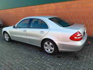 Mercedes E 220 - 5