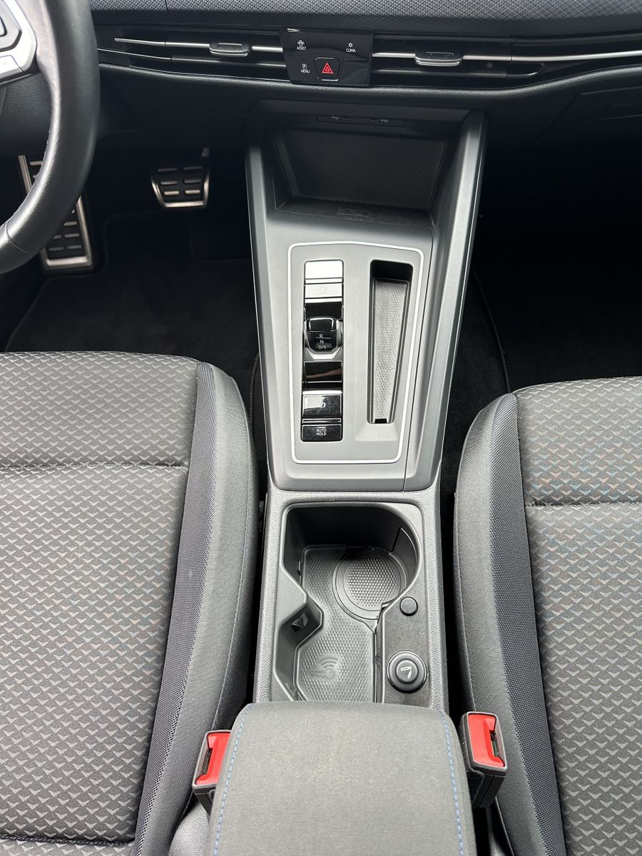 Fahrzeugabbildung Volkswagen Golf 2.0 TDI DSG United NAV+LED+ACC+AHK+DIGDISP