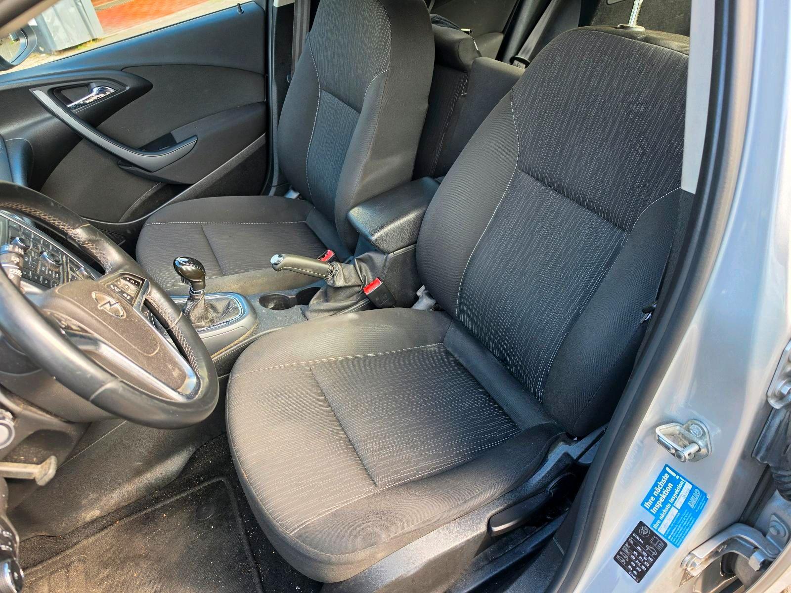 Opel Astra 2015 — photo 11