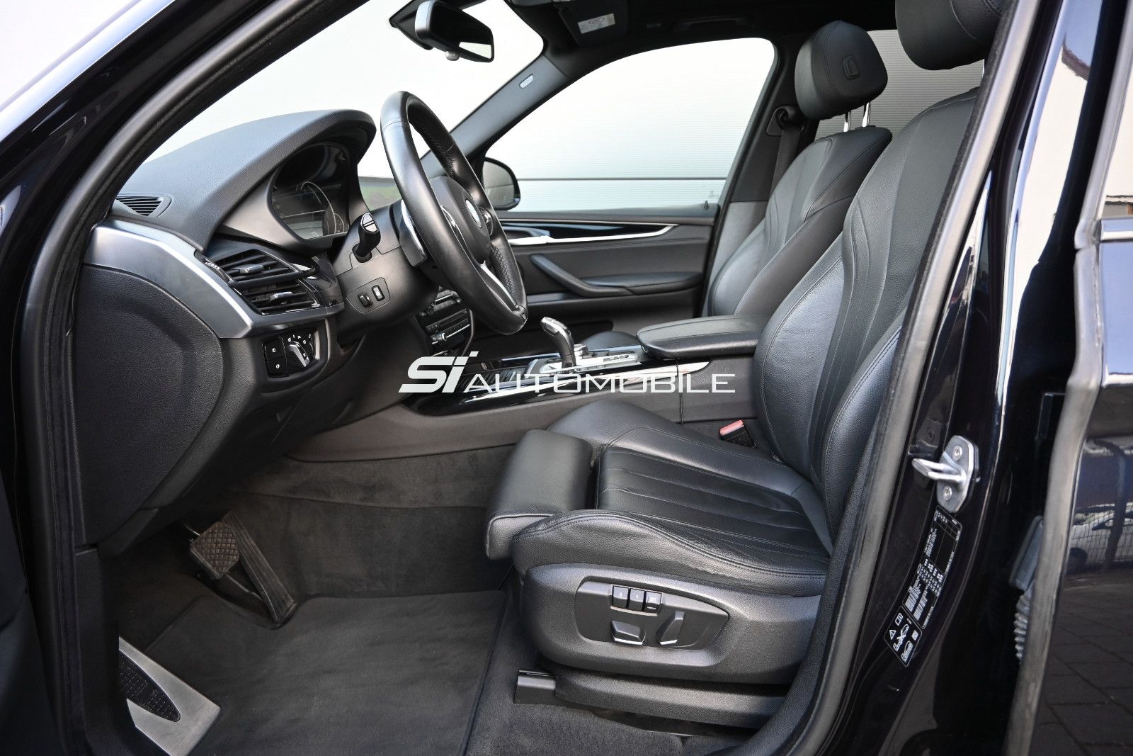 Fahrzeugabbildung BMW X5 xDrive30d M-Sport °ACC°AHK°STANDHEIZ°PANO°HUD