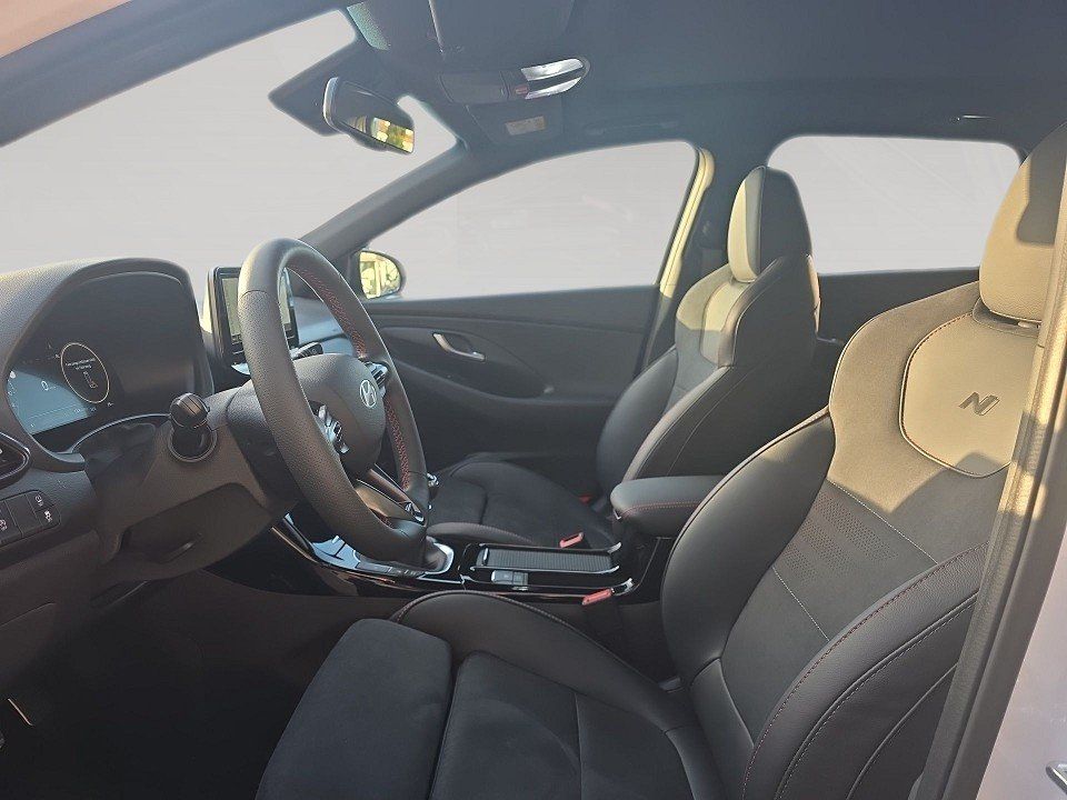 Fahrzeugabbildung Hyundai i30 1.5T 140PS N LINE Sitz Pano