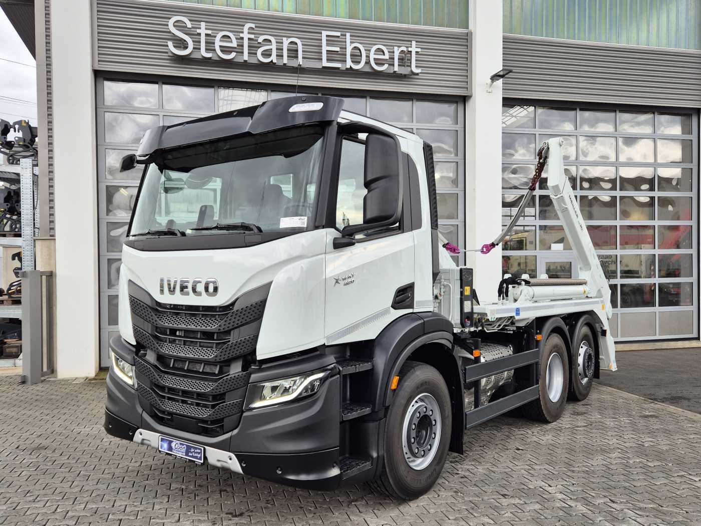 Fahrzeugabbildung Iveco X-Way AD280X42Y/PS 6x2 Meiller 16. T Funk Lift