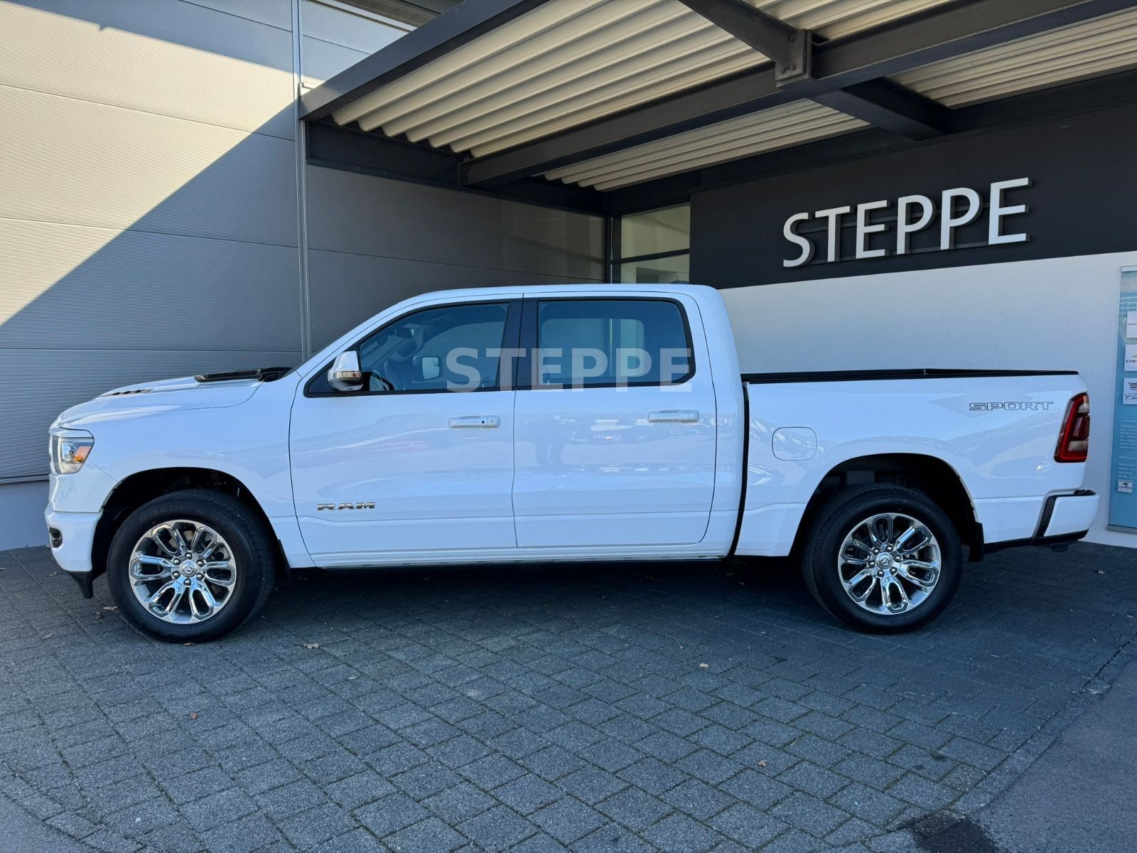 Dodge RAM 1500 5,7LPG  LARAMIE Sport Luftfed. AHK 20"