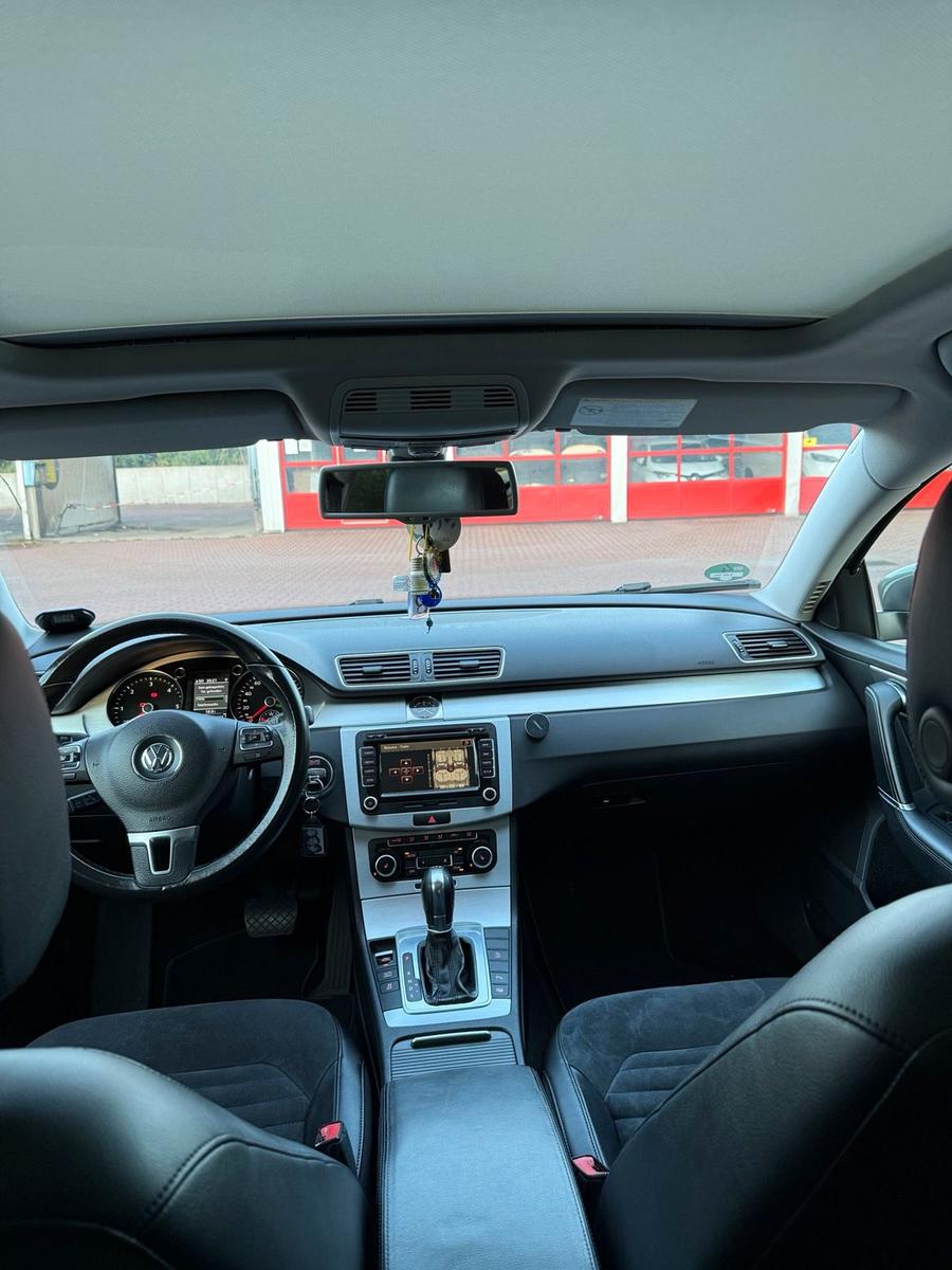 Volkswagen Passat 2011 — photo 11