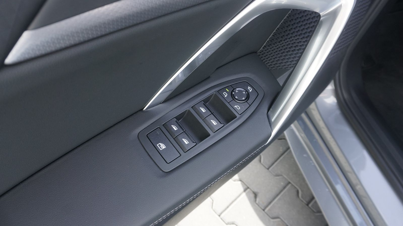 BMW iX2 - Bild 25