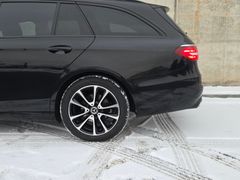 MERCEDES-BENZ E300 d 4Matic T-Modell Avantgarde Night MBUX AHK