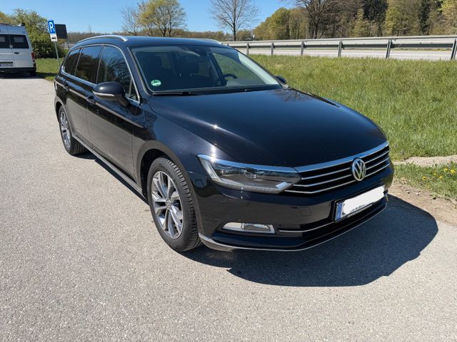VW Passat Variant 1.5 TSI DSG Highline PANO AHK NAV