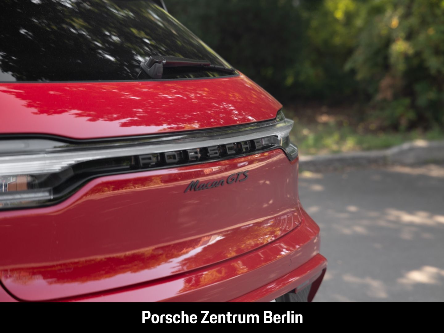 Porsche Macan GTS Karminrot Sportabgasanlage Panorama foto 11