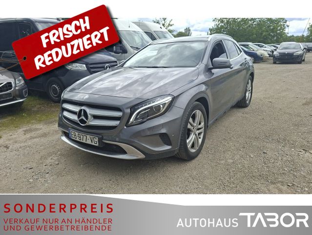 MERCEDES-BENZ GLA 200 Urban DCT Pano Navi Xenon ParkAss Kamera