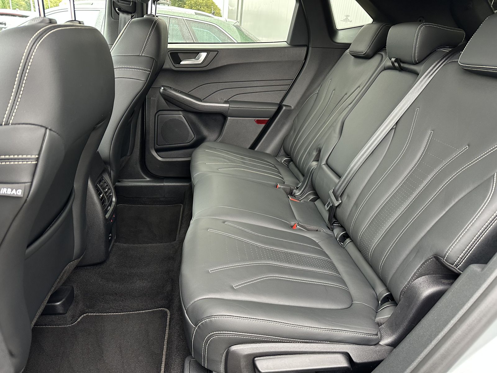 Fahrzeugabbildung Ford Kuga 2.0 EB 4x4 Vignale NAV+LED+AHK+KAMERA+19ZO